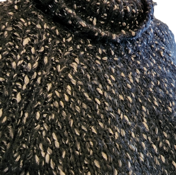 Zara long knit sweater. - Picture 2 of 15